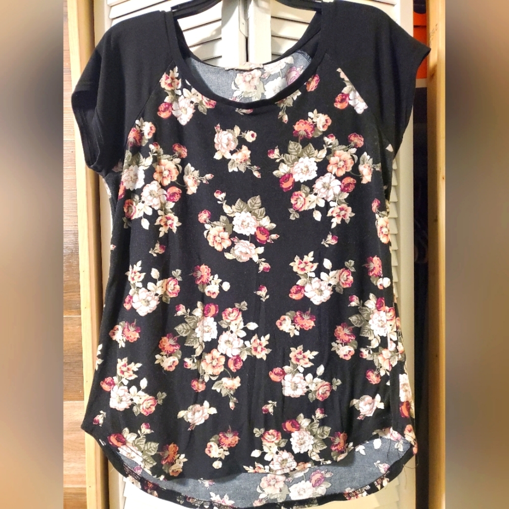 Black Floral Top Sz 1x